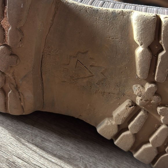 Sorel insulated winter boots size 12 - Picture 2 of 6